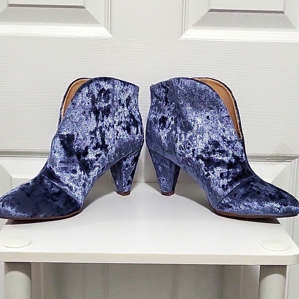 Vince Camuto velvet bootie - Picture 3 of 8